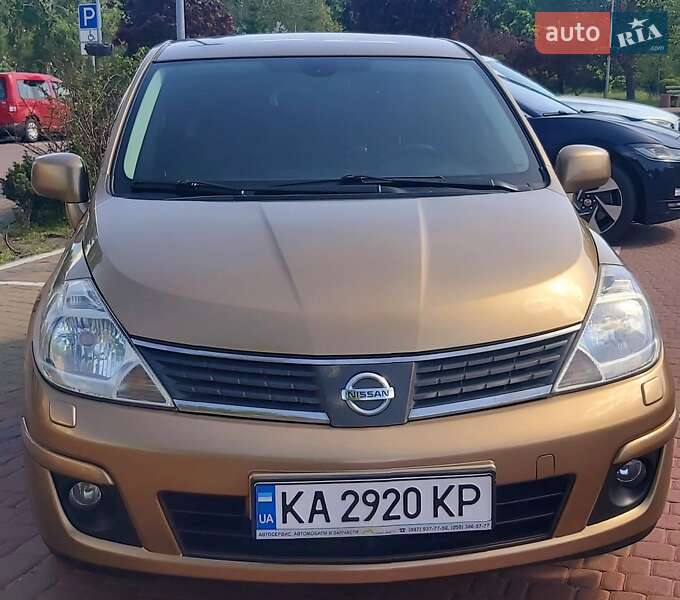 Nissan TIIDA 2008