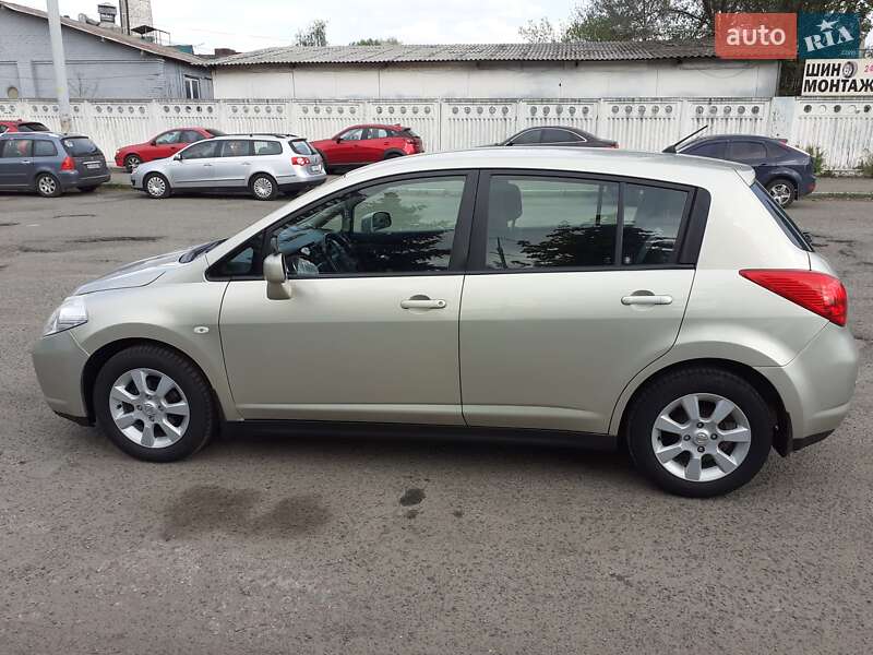 Nissan TIIDA 2008