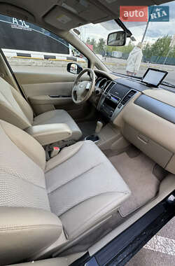 Хетчбек Nissan TIIDA 2012 в 