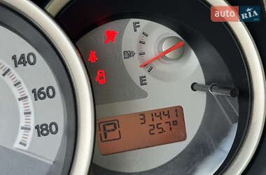 Хетчбек Nissan TIIDA 2012 в 