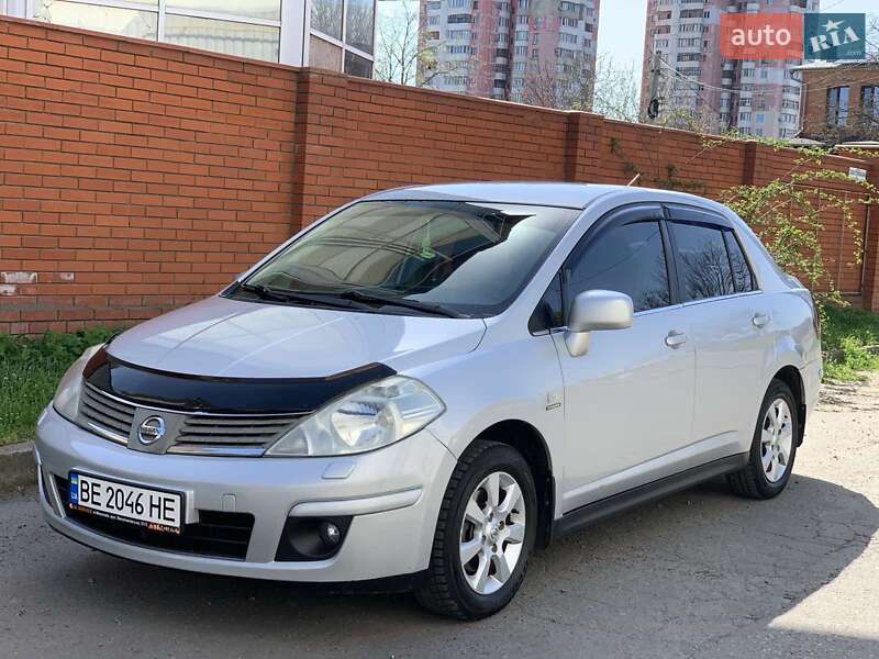 Nissan TIIDA 2008