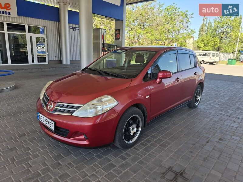 Nissan TIIDA 2010
