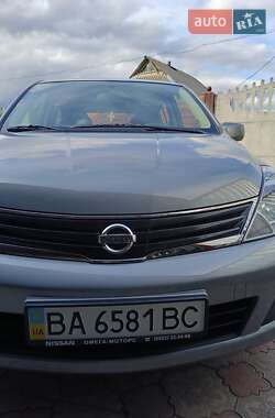 Хетчбек Nissan TIIDA 2013 в 