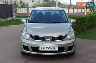 Хэтчбек Nissan TIIDA 2008 в Житомире