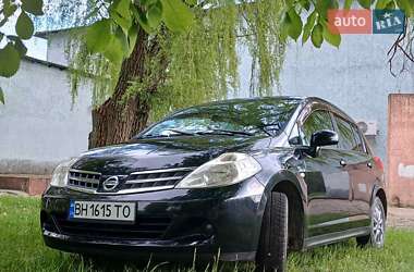 Хетчбек Nissan TIIDA 2010 в 