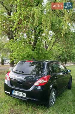 Хетчбек Nissan TIIDA 2010 в 