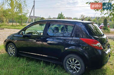 Хетчбек Nissan TIIDA 2010 в 