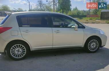 Хэтчбек Nissan TIIDA 2008 в 