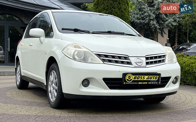 Хетчбек Nissan TIIDA 2010 в 