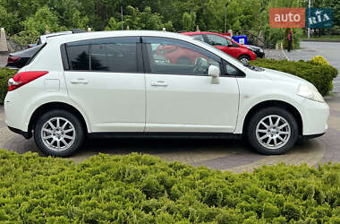 Хетчбек Nissan TIIDA 2010 в 