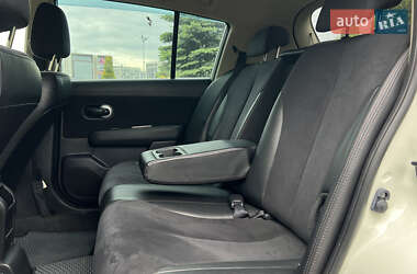 Хетчбек Nissan TIIDA 2010 в 