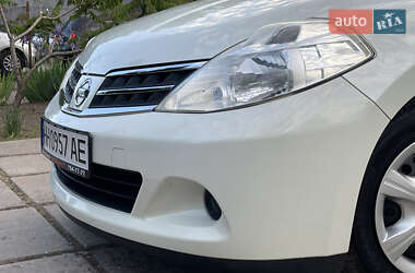 Хетчбек Nissan TIIDA 2011 в 