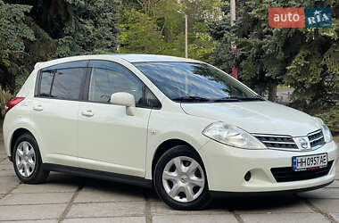 Хетчбек Nissan TIIDA 2011 в 