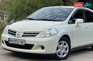 Хетчбек Nissan TIIDA 2011 в 