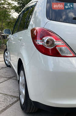 Хетчбек Nissan TIIDA 2011 в 