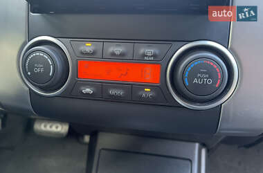 Хетчбек Nissan TIIDA 2011 в 