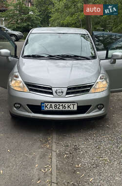 Хэтчбек Nissan TIIDA 2011 в Киеве