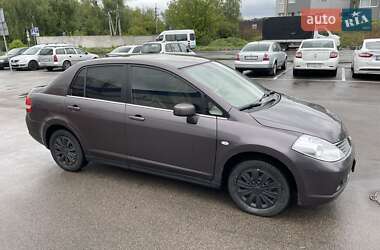 Седан Nissan TIIDA 2008 в Киеве