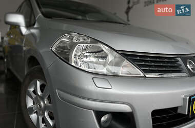 Хетчбек Nissan TIIDA 2010 в 