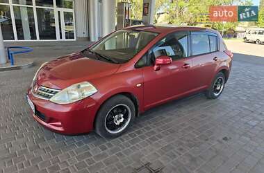 Хетчбек Nissan TIIDA 2010 в 