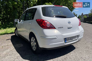 Хэтчбек Nissan TIIDA 2008 в 