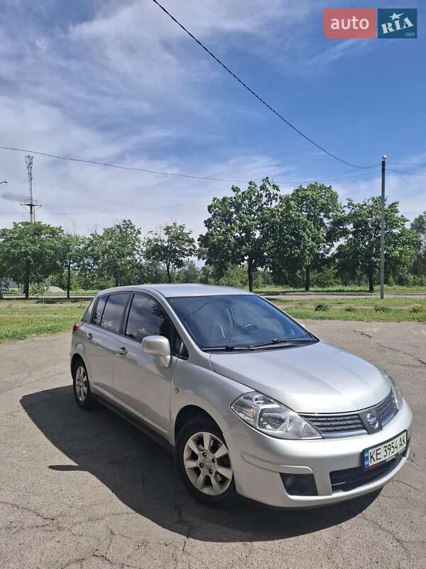 Хэтчбек Nissan TIIDA 2010 в Каменском
