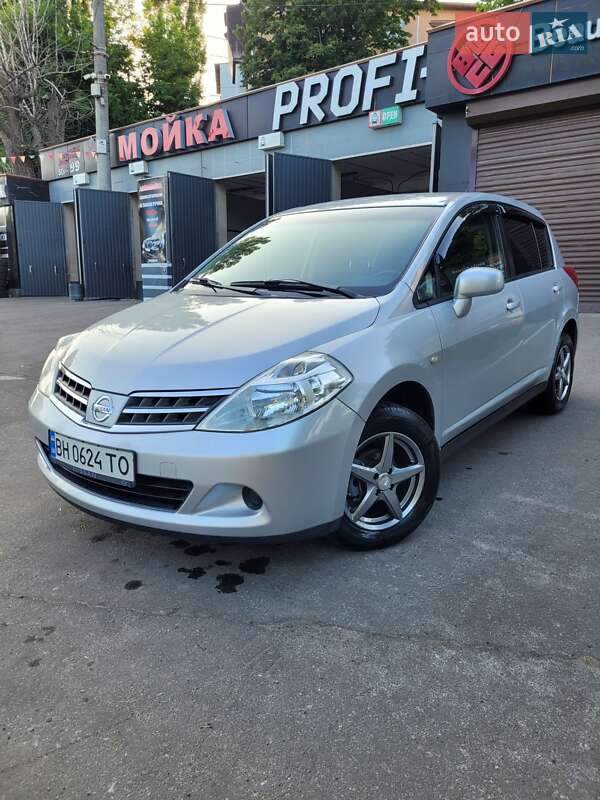 Хэтчбек Nissan TIIDA 2010 в Одессе