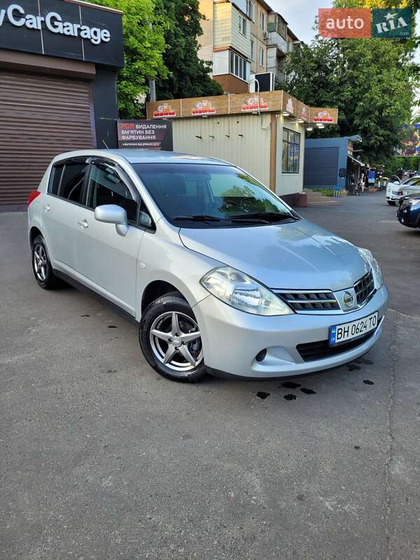 Хэтчбек Nissan TIIDA 2010 в Одессе