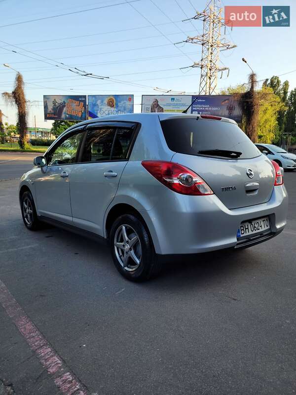 Хэтчбек Nissan TIIDA 2010 в Одессе