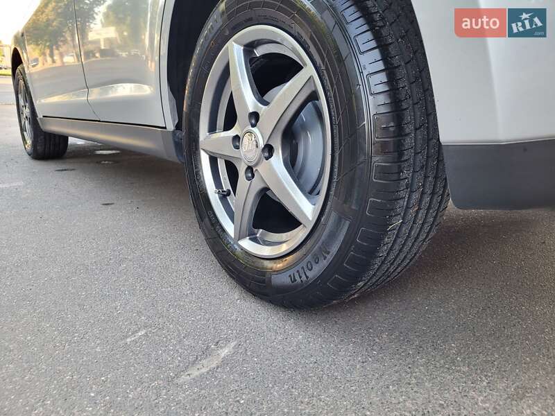 Хэтчбек Nissan TIIDA 2010 в Одессе