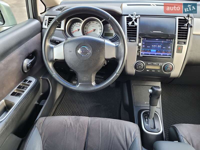 Хэтчбек Nissan TIIDA 2010 в Одессе
