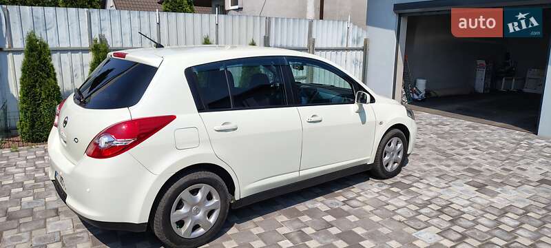 Хэтчбек Nissan TIIDA 2011 в Броварах