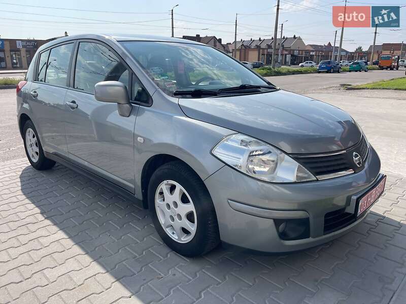 Хетчбек Nissan TIIDA 2009 в Рокитному