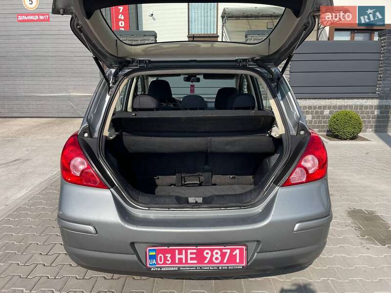 Хетчбек Nissan TIIDA 2009 в Рокитному