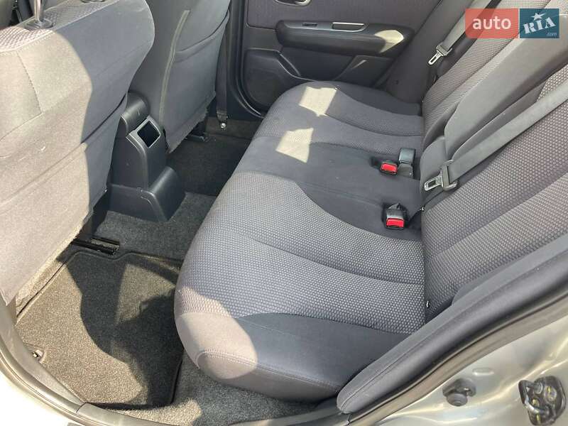 Хетчбек Nissan TIIDA 2009 в Рокитному