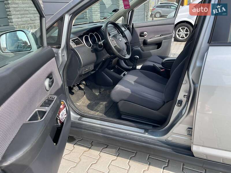 Хетчбек Nissan TIIDA 2009 в Рокитному