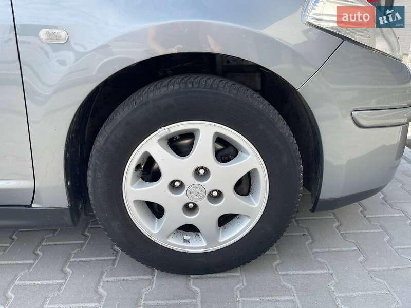 Хетчбек Nissan TIIDA 2009 в Рокитному