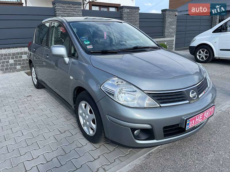 Хетчбек Nissan TIIDA 2009 в Рокитному