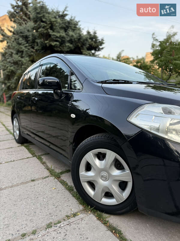 Хетчбек Nissan TIIDA 2011 в Одесі