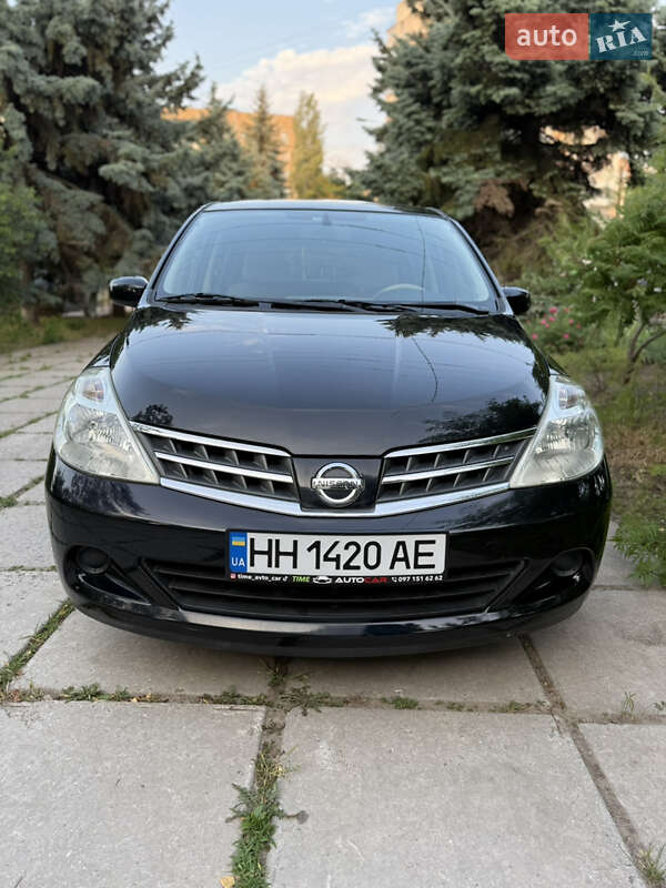 Хетчбек Nissan TIIDA 2011 в Одесі