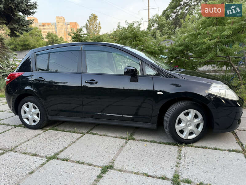 Хетчбек Nissan TIIDA 2011 в Одесі