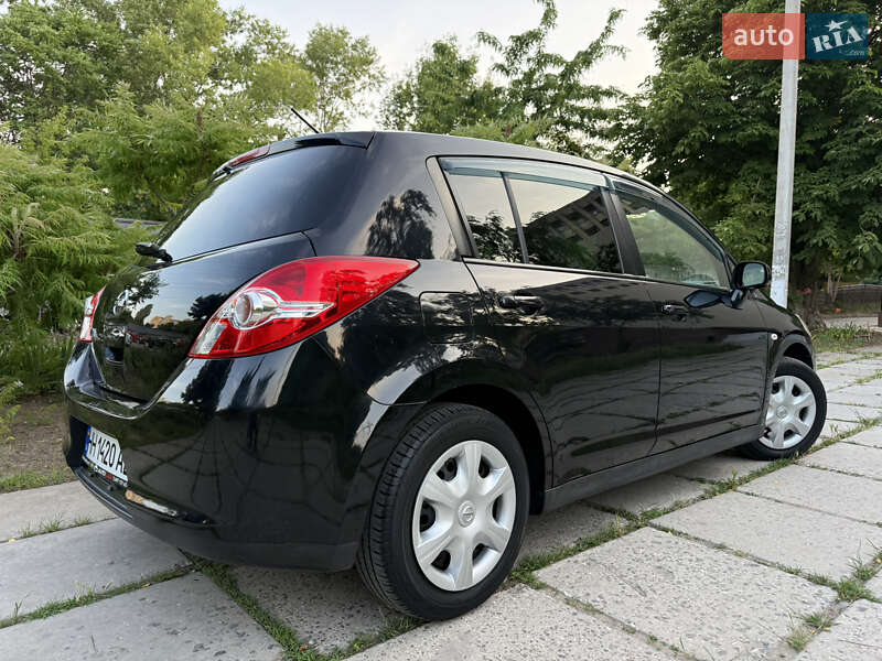 Хетчбек Nissan TIIDA 2011 в Одесі