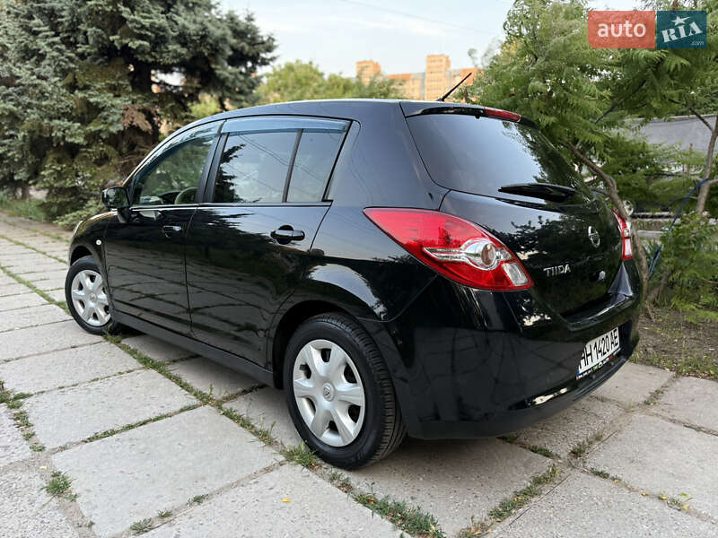 Хетчбек Nissan TIIDA 2011 в Одесі