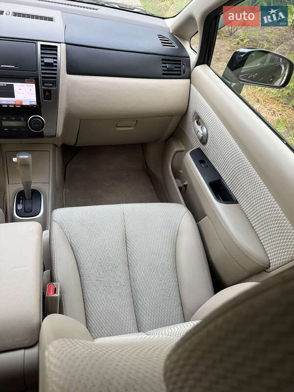 Хетчбек Nissan TIIDA 2011 в Одесі