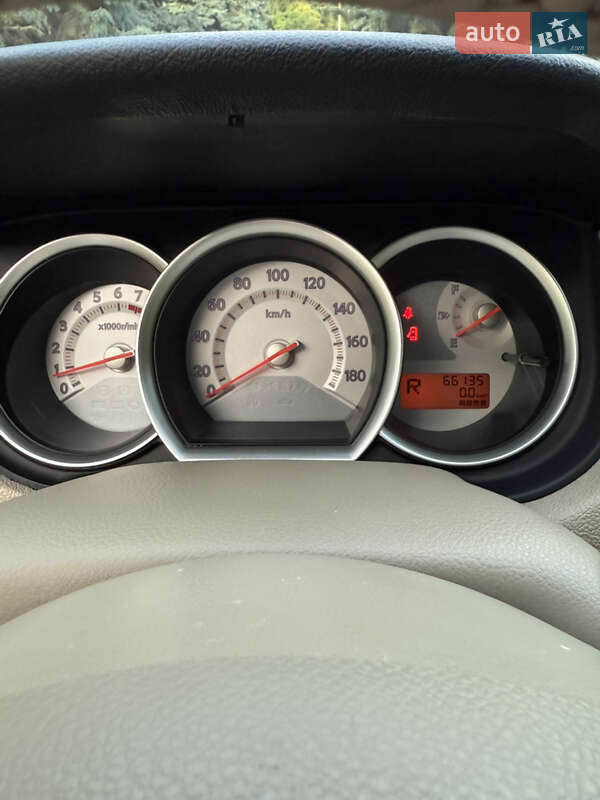 Хетчбек Nissan TIIDA 2011 в Одесі