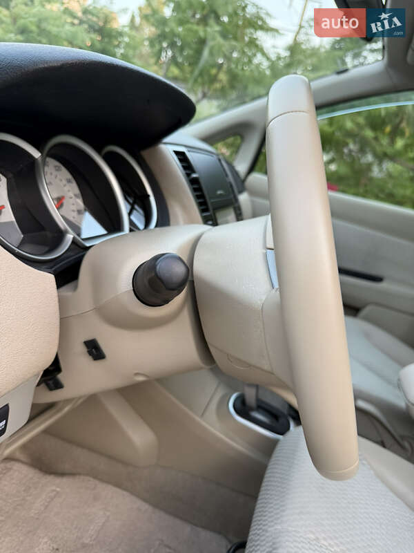 Хетчбек Nissan TIIDA 2011 в Одесі