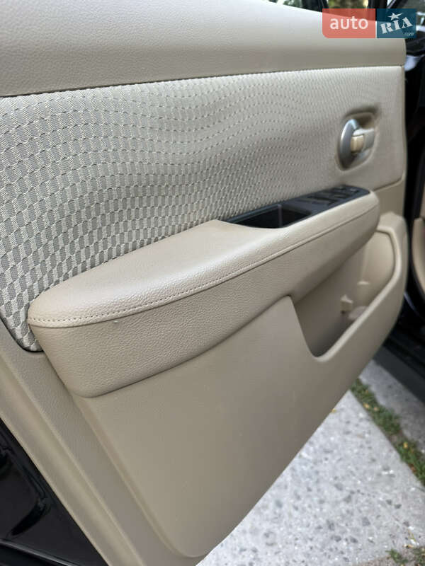 Хетчбек Nissan TIIDA 2011 в Одесі