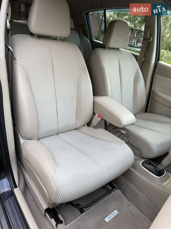 Хетчбек Nissan TIIDA 2011 в Одесі