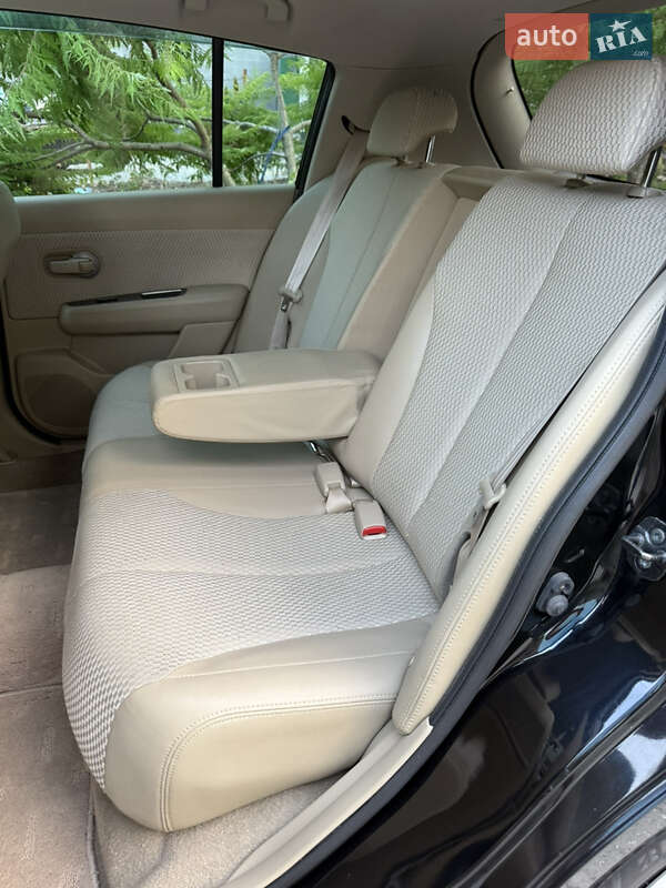 Хетчбек Nissan TIIDA 2011 в Одесі