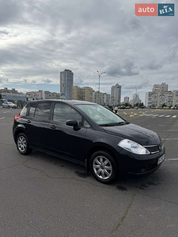 Nissan TIIDA 2007